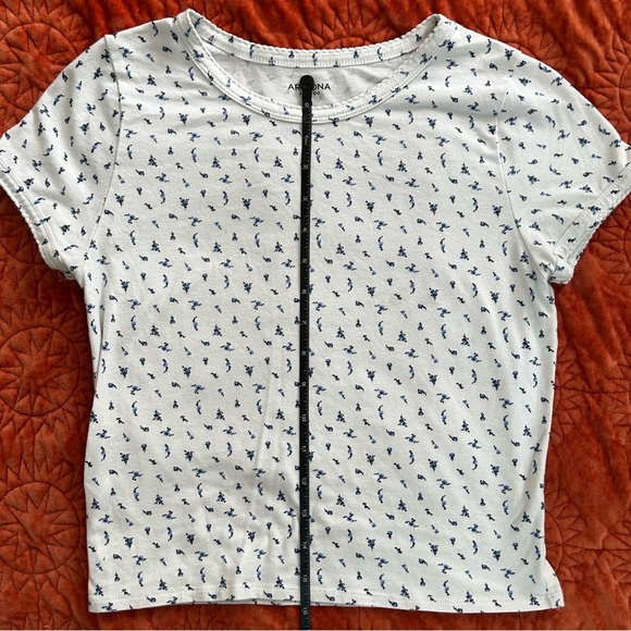 Arizona Jean Company Black and White Fitted Short Sleeve Tee - Picture 3 of 5